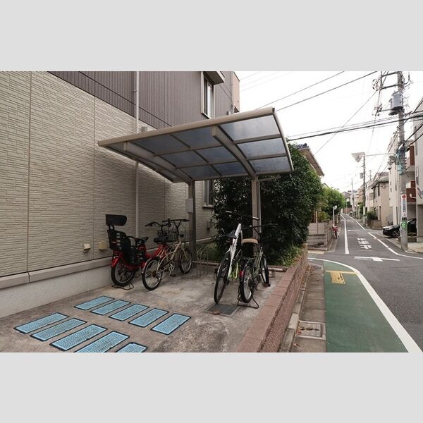 現地周辺 (屋根付き自転車駐輪場)