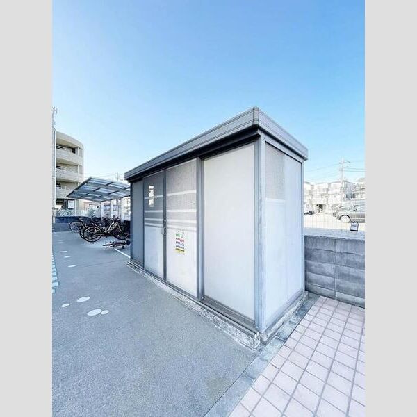 現地周辺 (ゴミ置場)