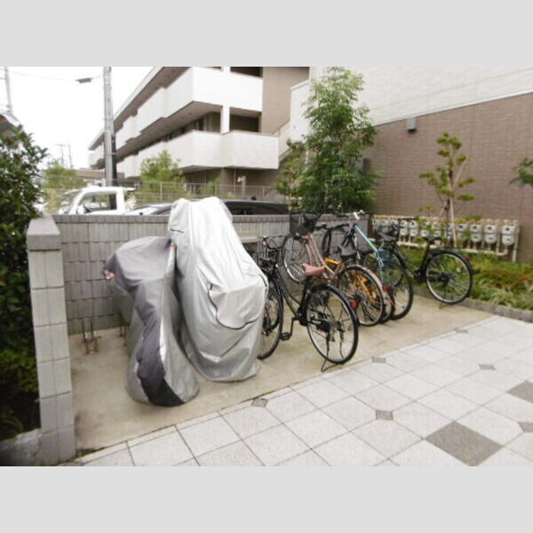 現地周辺 (自転車駐輪場(各部屋1台限定))