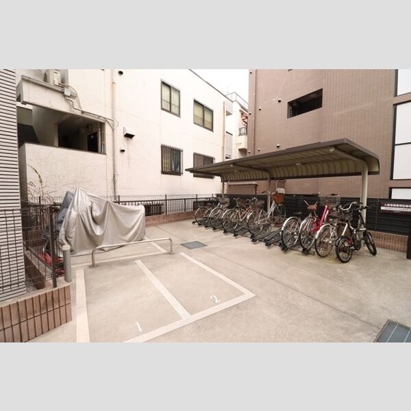 現地周辺 (自転車駐輪場・有料バイク置場)