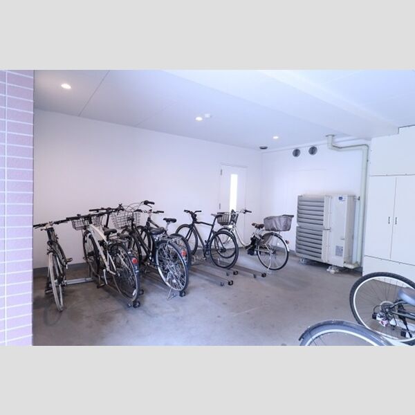 現地周辺 (自転車駐輪場)