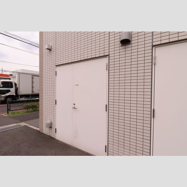 現地周辺 (ゴミ庫)