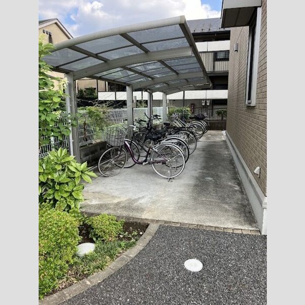 現地周辺 (駐輪場)