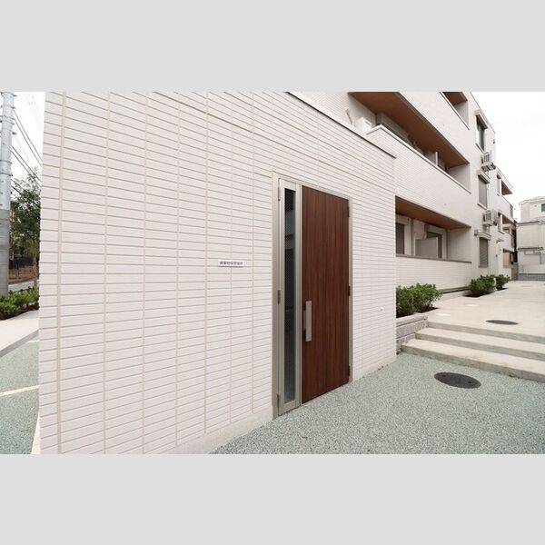 現地周辺 (敷地内ゴミ庫)