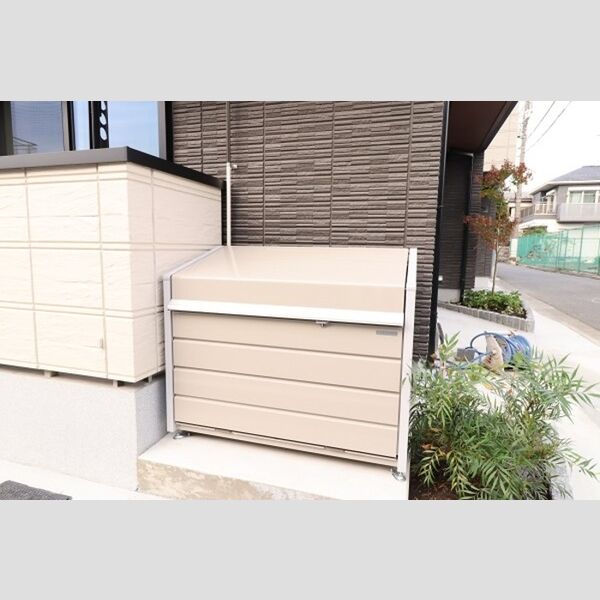 現地周辺 (敷地内ゴミBOX)