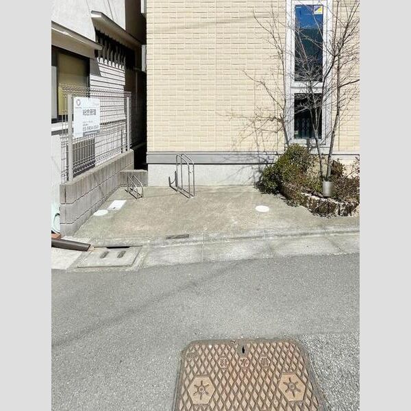 現地周辺 (駐輪場)