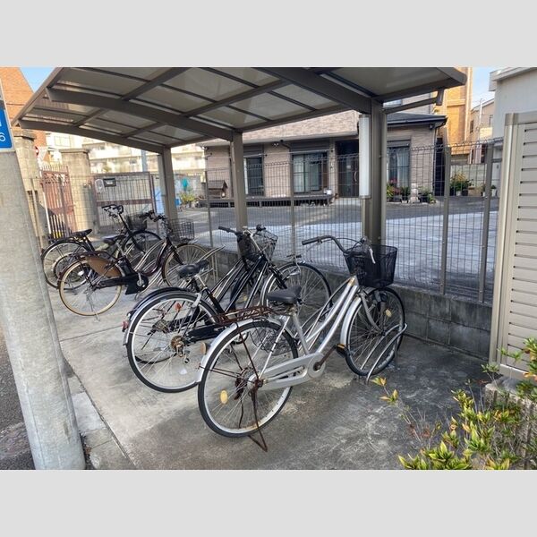 現地周辺 (駐輪場)