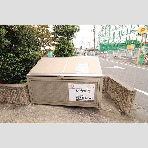 現地周辺 (敷地内ゴミBOX)