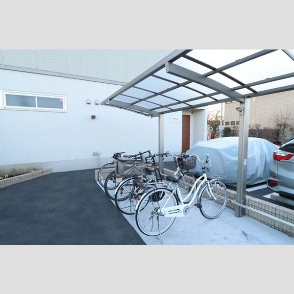 現地周辺 (屋根付自転車駐輪場)