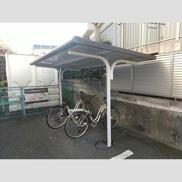 現地周辺 (駐輪場)