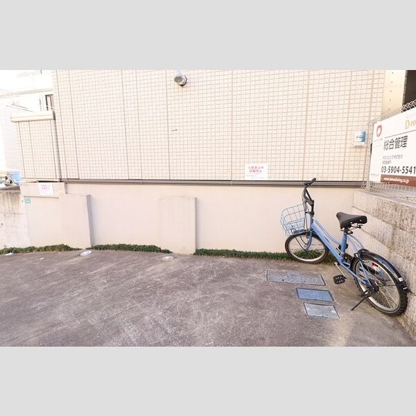現地周辺 (自転車駐輪スペース)