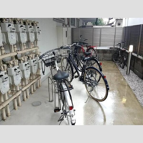現地周辺 (自転車置場)