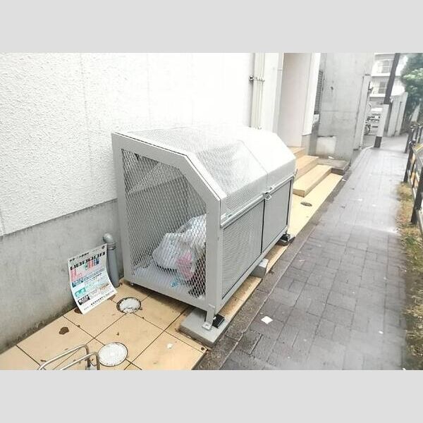 現地周辺 (ゴミストッカー)