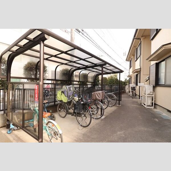 現地周辺 (屋根付き自転車駐輪場)