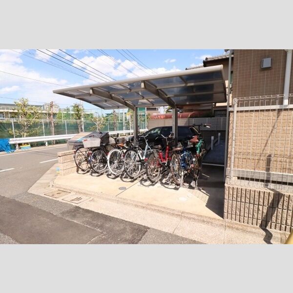 現地周辺 (自転車駐輪場(台数制限有))