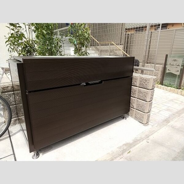 現地周辺 (敷地内ゴミBOX)