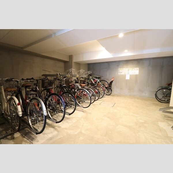 現地周辺 (自転車駐輪場)