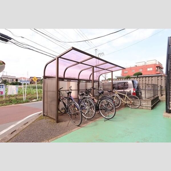 現地周辺 (屋根付き自転車駐輪場)