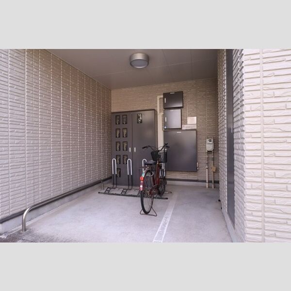 現地周辺 (自転車駐輪スペース)