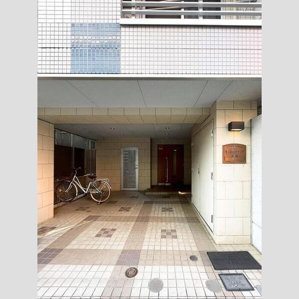 エントランス (エントランス)