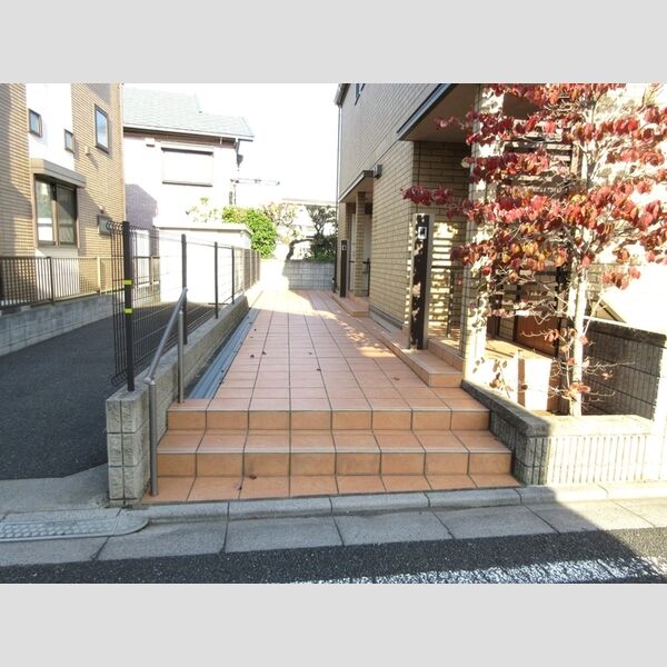 エントランス (建物入口)