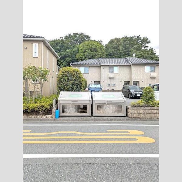 現地周辺 (ゴミストッカー)