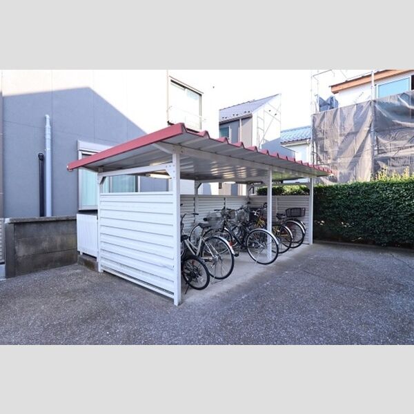 現地周辺 (屋根付自転車駐輪場)