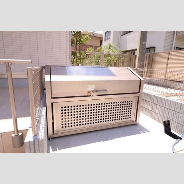 現地周辺 (敷地内ゴミBOX)