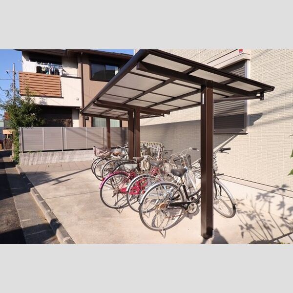現地周辺 (屋根付自転車駐輪場)