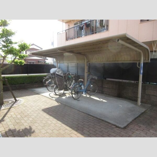 現地周辺 (自転車置き場)