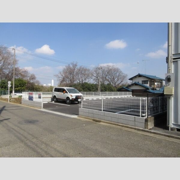 現地周辺 (近隣の月極駐車場)