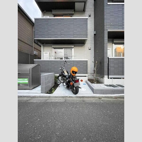 駐車場 (バイク置場)