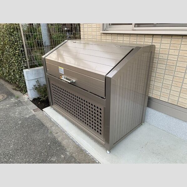 現地周辺 (ゴミストッカー)