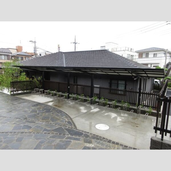 現地周辺 (自転車置き場)