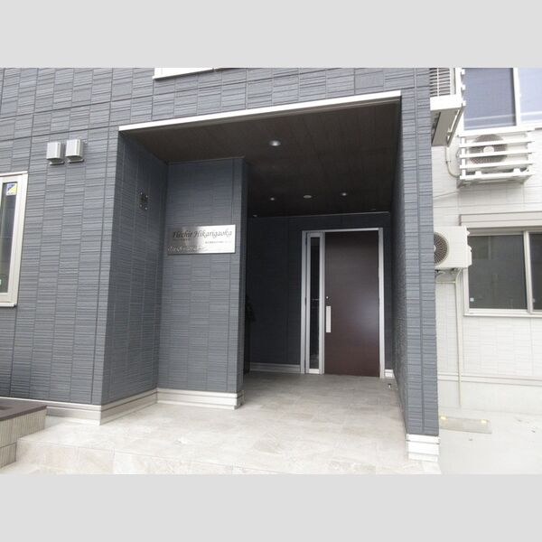 エントランス (建物エントランス)