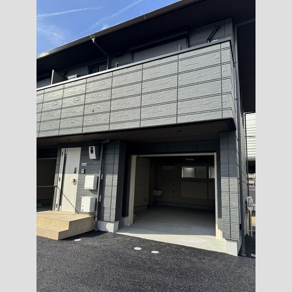 エントランス (1Fガレージ 2F部屋)
