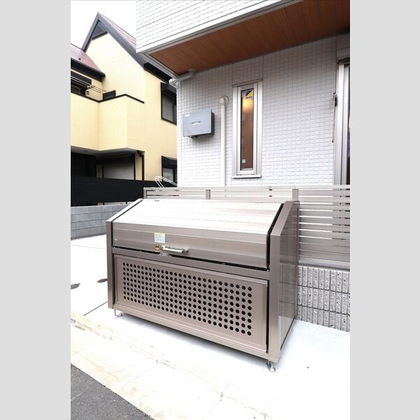 現地周辺 (ゴミストッカー)