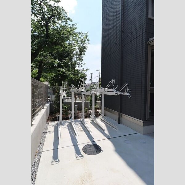 現地周辺 (二段式駐輪場)