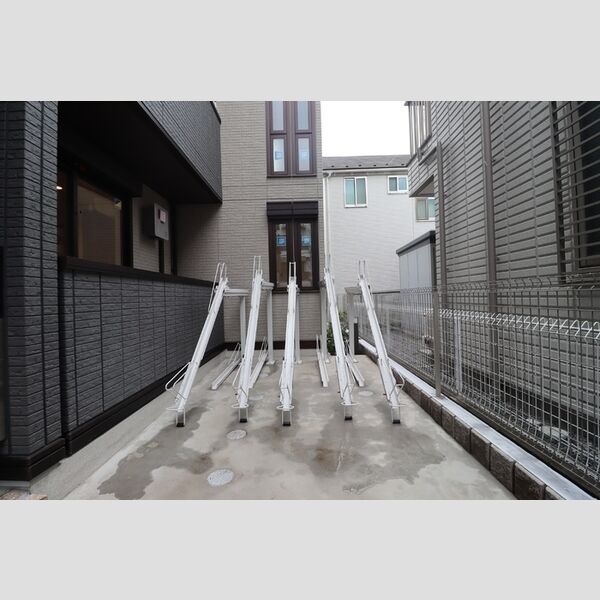 現地周辺 (駐輪場)