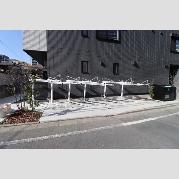 現地周辺 (駐輪場)