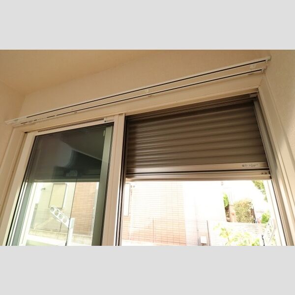 その他 (窓にはシャッター雨戸)