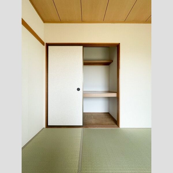 収納 (押入)