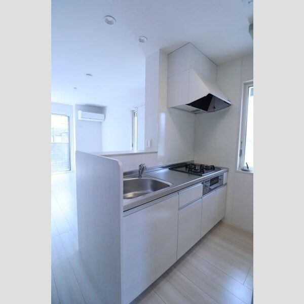 キッチン (三口ガスコンログリル付システムキッチン)