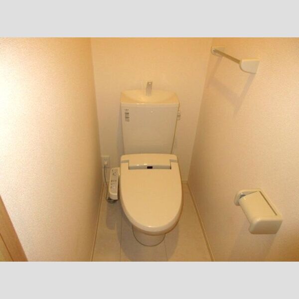 トイレ (トイレ温水洗浄便座付き)