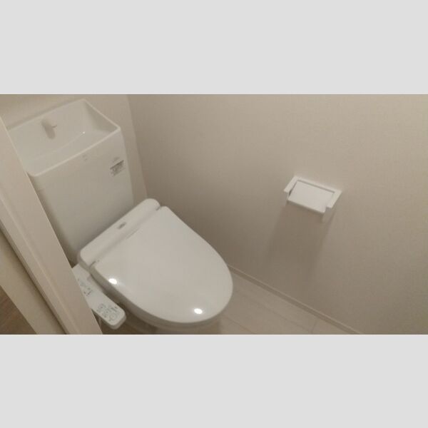 トイレ (トイレ)