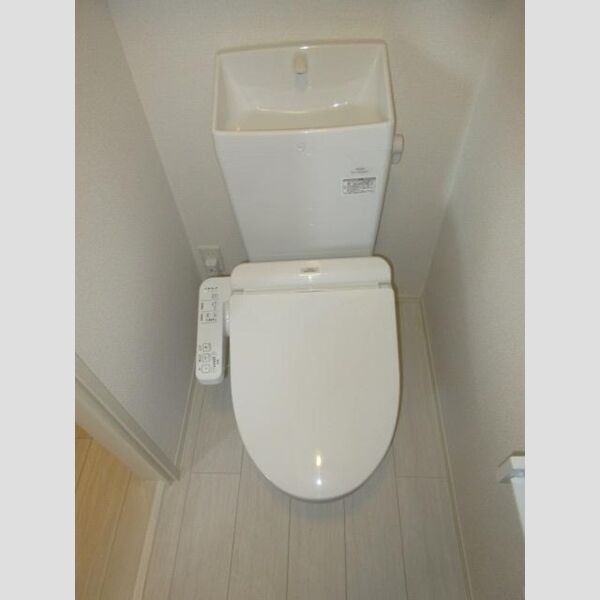 トイレ (トイレ温水洗浄便座付き)