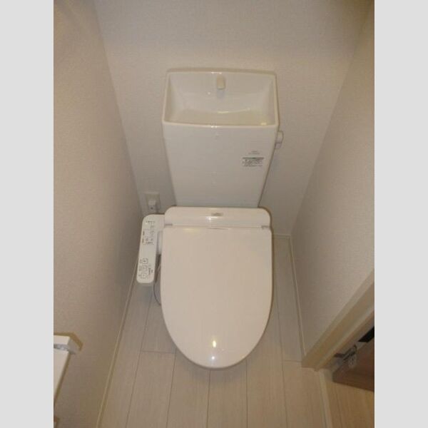 トイレ (トイレ温水洗浄便座付き)