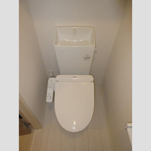 トイレ (トイレ)