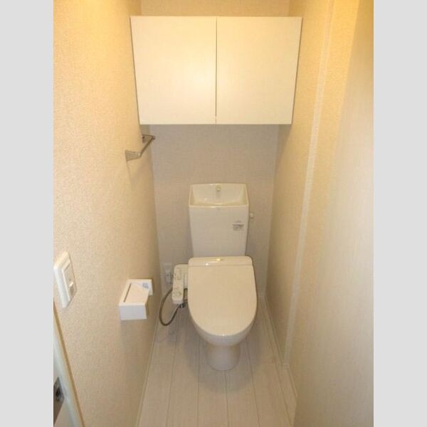 トイレ (トイレ温水洗浄便座付き)