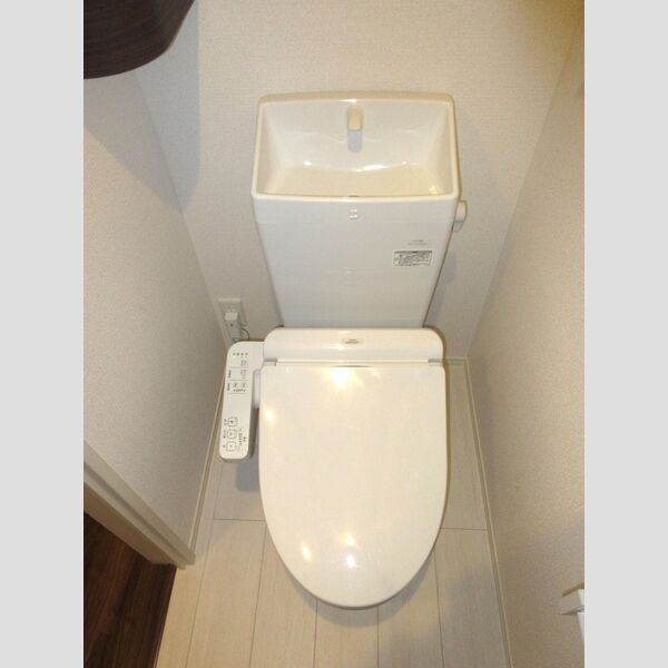 トイレ (トイレ温水洗浄便座付き)